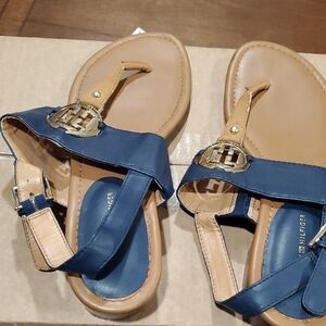 Tommy Hilfiger Navy and Tan Thong Sandals with Gold Emblem